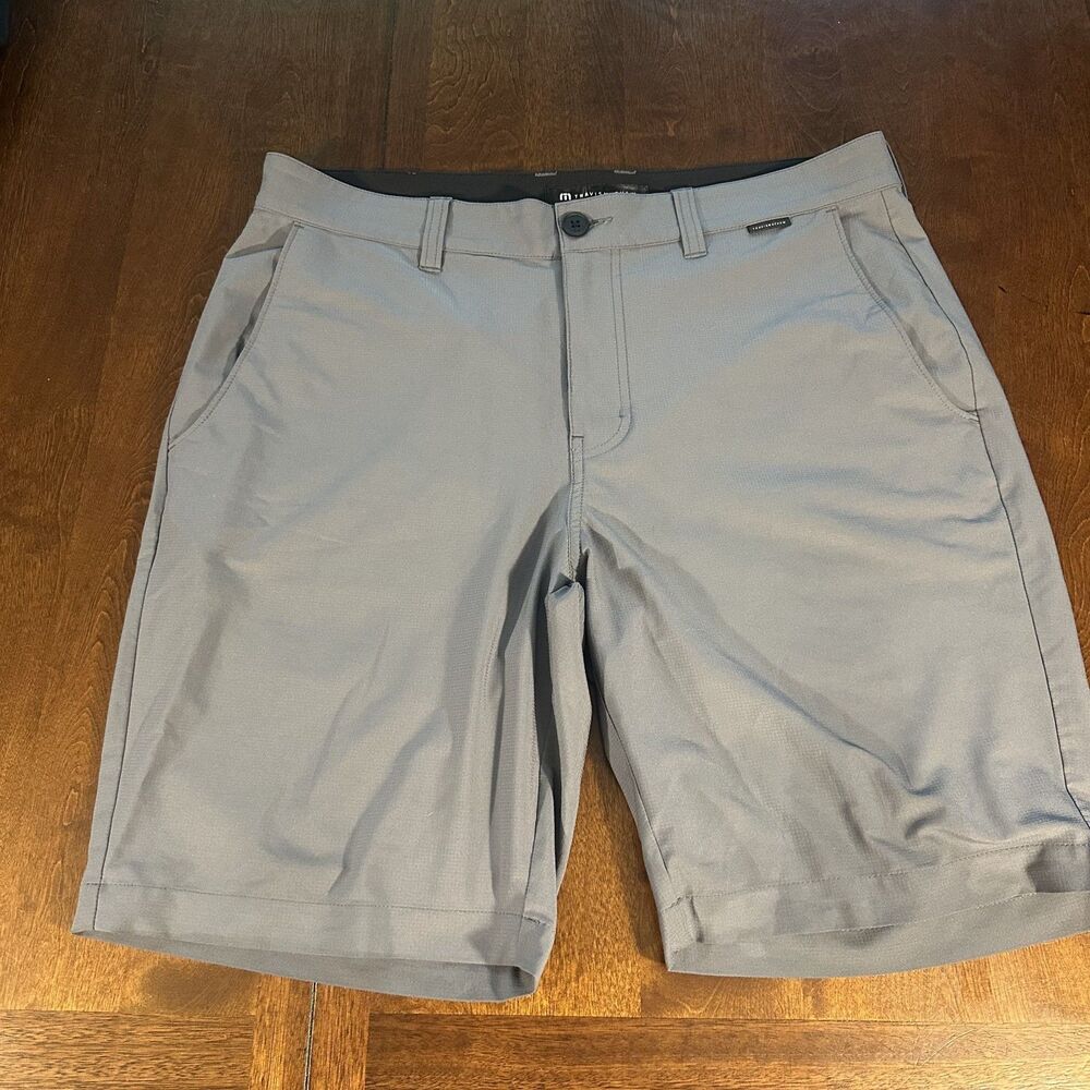 TravisMathew Shorts Men's 33 Golf Shorts Regular Fit Stretch Pockets Flat Front